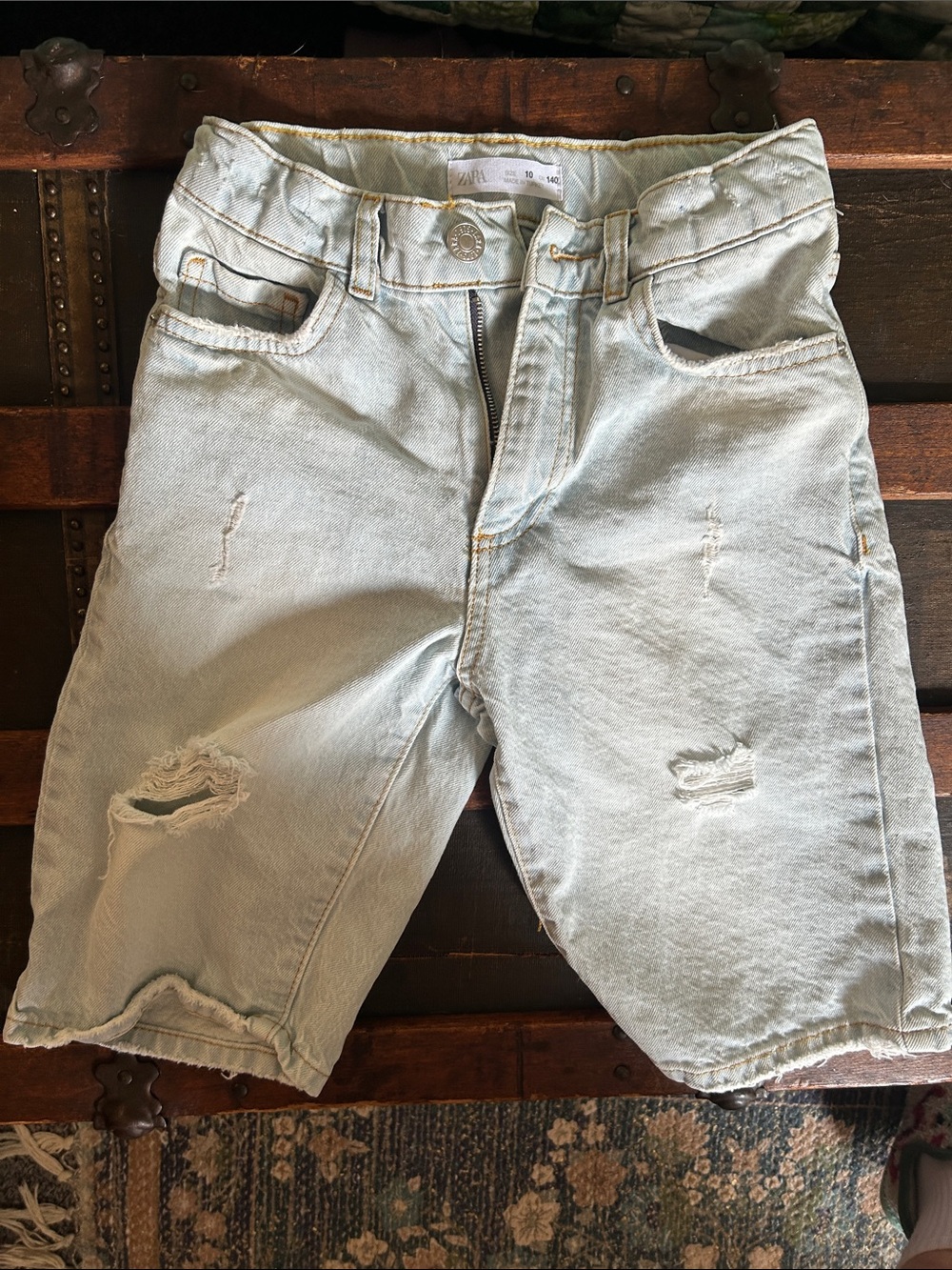 Zara Light Wash Distressed Men's Denim Shorts